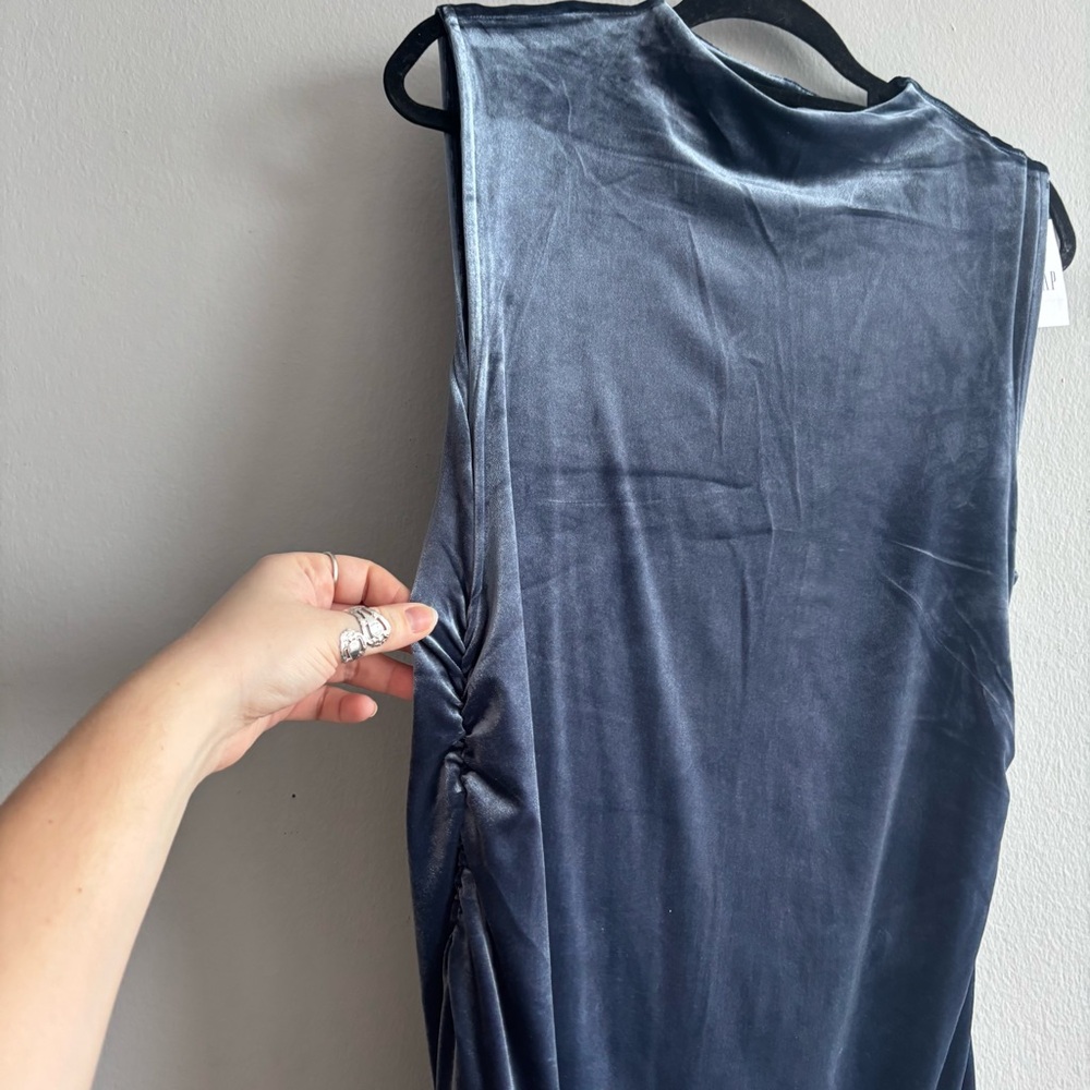 💎Ruched Velvet Mockneck Midi Dress - Picture 5 of 13